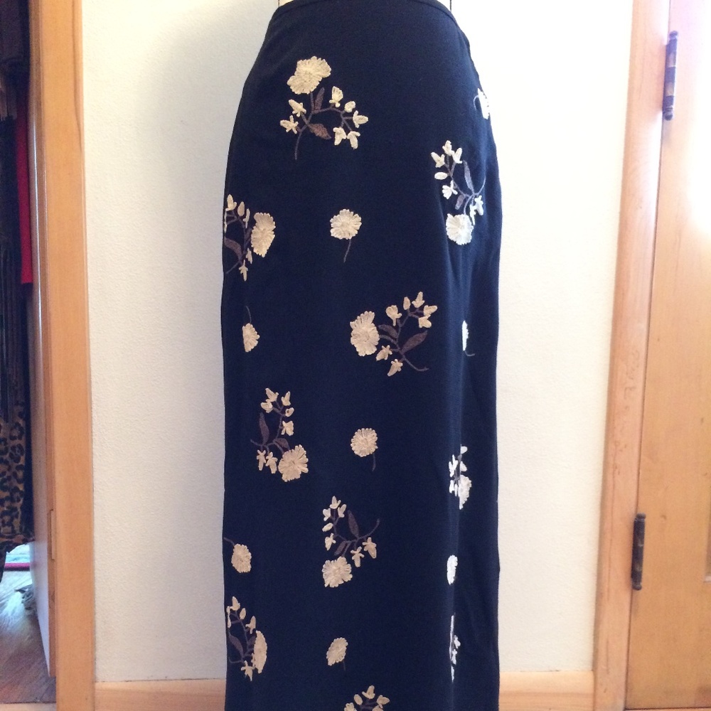 Dana Buchman long black embroidered rayon and wool skirt